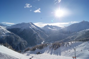 Skifahren bei Sonne im April